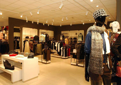 服装店提升品牌影响与顾客购物体验的路径